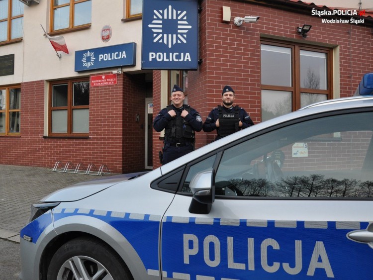 Dramatyczne chwile w Gołkowicach. Policjanci ratowali 17-latka, KPP Wodzisław Śląski