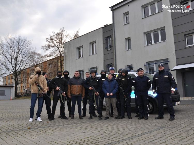 Na komendzie padły strzały. Napastnicy chcieli odbić zatrzymanego, KPP Wodzisław
