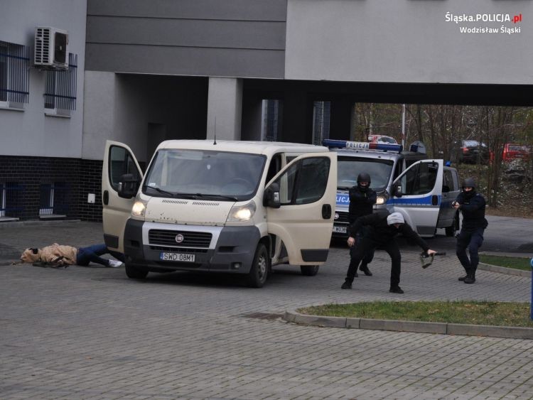 Na komendzie padły strzały. Napastnicy chcieli odbić zatrzymanego, KPP Wodzisław