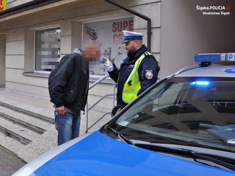Jeden się zestresował, drugi zdenerwował na policjanta. Pijani rowerzyści ukarani, KPP Wodzisław