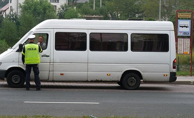 Ferie w pow. wodzisławskim – tak załatwisz policyjną kontrolę autobusu, 
