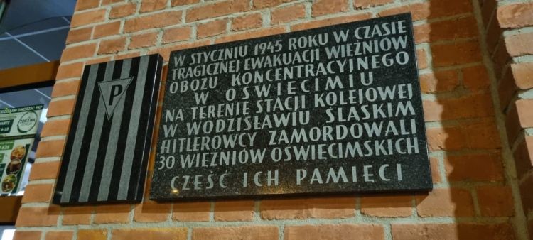 Wieczorem dotarli do Wodzisławia. 78. rocznica Marszu Śmierci, Powiat Wodzisławski/Biuro Senatorskie Ewa Gawęda