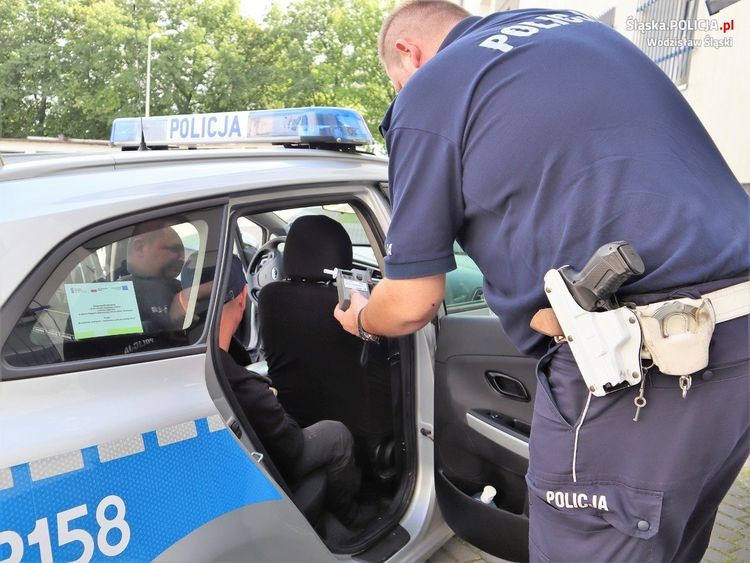Prowadził mimo zakazu, będąc na podwójnym gazie, KPP Wodzisław Śląski