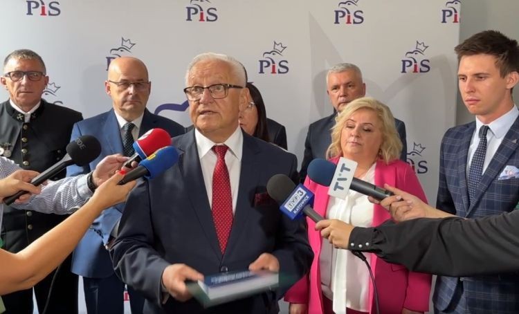 PiS przedstawił kandydatów do Sejmu i Senatu. Wśród nich lider zespołu Universe. Ewa Gawęda kandydatem niezależnym?, 