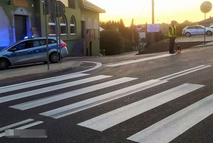 Bełsznica: 15-latek wbiegł na jezdnię zza autobusu. Prosto pod koła rozpędzonego auta, Śląska Policja