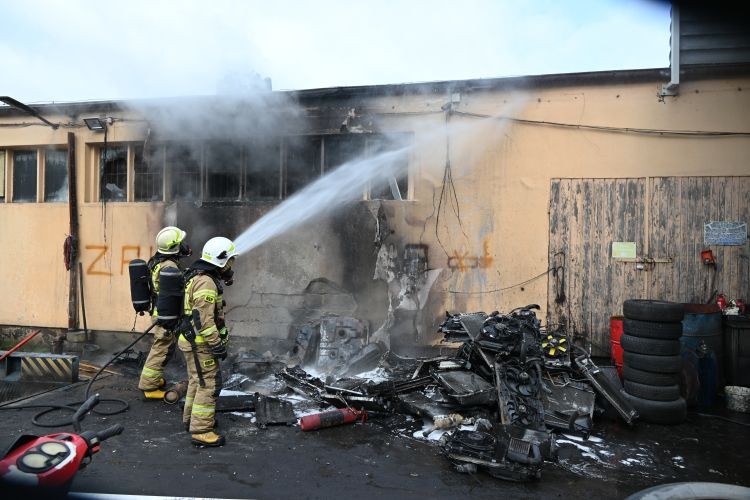 Gorzyce: Pożar w stolarni. Lądował śmigłowiec LPR, Mateusz Kaczmarek/PSP Wodzisław