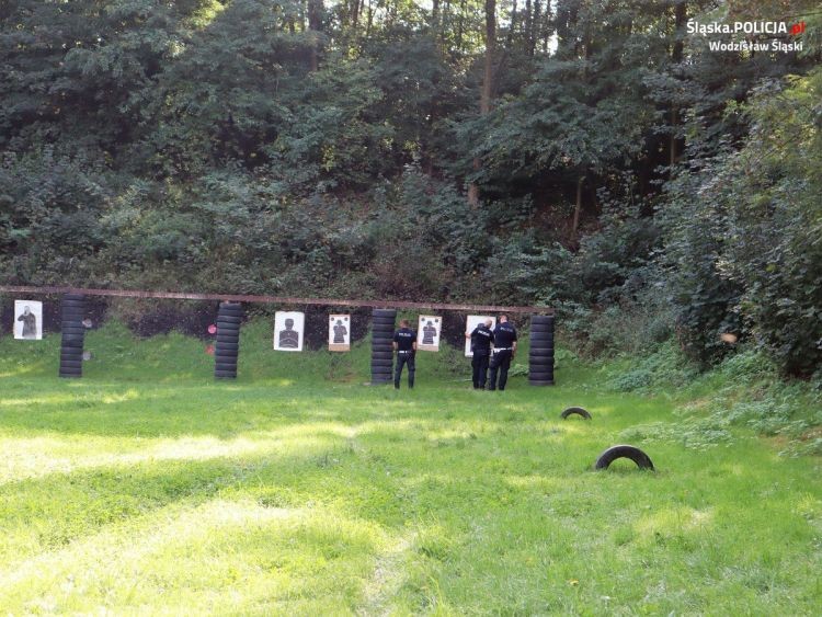 Policjanci ćwiczyli umiejętności strzeleckie [foto], KPP Wodzisław