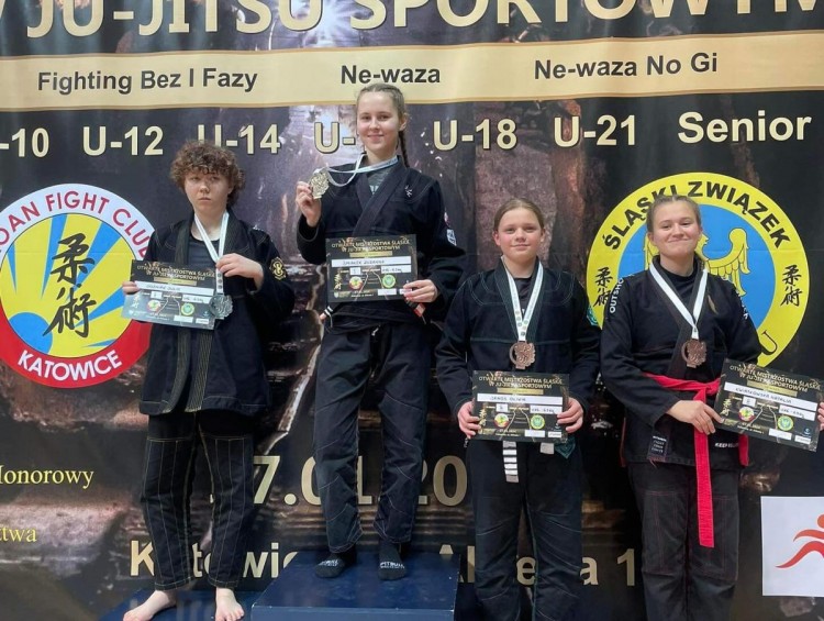 Mistrzostwa Śląska w Jiu-Jitsu: Akademia Sportowa Top Team z medalami, 
