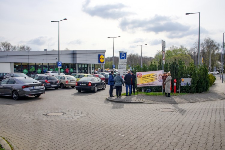 Pikieta #STOPLidl w Wodzisławiu Śląskim. Protestujący mówią 
