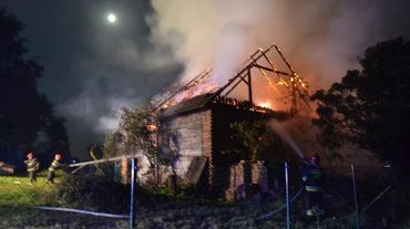 7 zastępów straży pożarnej walczyło z pożarem stodoły w Turzy Śl.