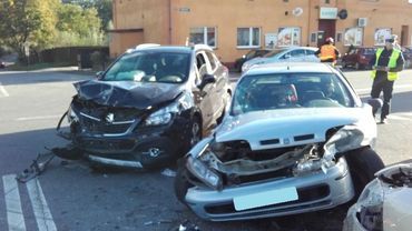Wypadek trzech aut na skrzyżowaniu w Połomi