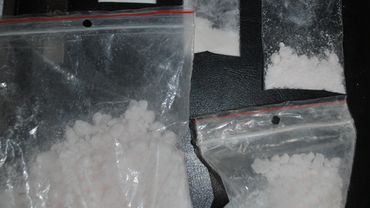Amfetamina ukryta w skrzyni biegów. Policjanci przejęli spore ilości narkotyków