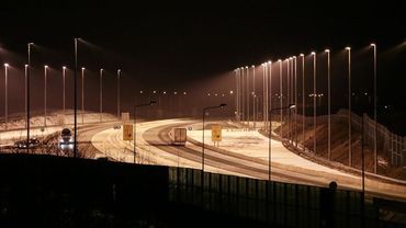 Mnóstwo lamp oświetla poszerzoną autostradę A1 w gminie Godów. Głupota?