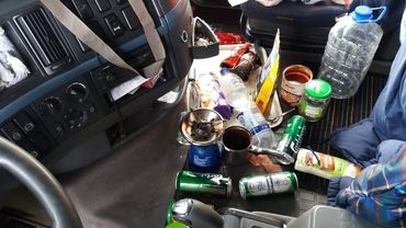 Serbski kierowca dostał pracę i na dzień dobry opróżnił butelkę wódki