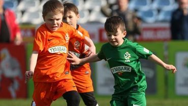 Młodzi piłkarze i piłkarki z powiatu wodzisławskiego walczą o finał na Narodowym