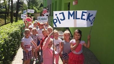 Przedszkolaki z Wodzisławia zachęcały mieszkańców do picia mleka