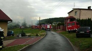 Przez wiele godzin strażacy walczyli z pożarem w Pszowie