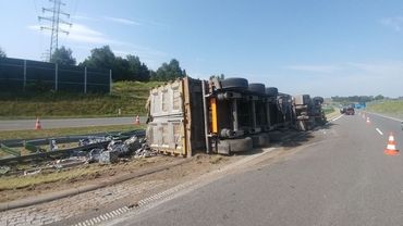 Ciężarówka przewróciła się na A1 w Mszanie