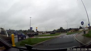 „Ciekawostka” z naszych dróg. Jazda pod prąd na Rondzie Europejskim w Wodzisławiu