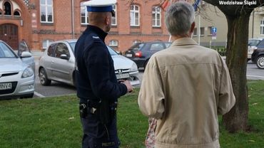 Policjanci przyglądali się wczoraj pieszym. Posypały się mandaty