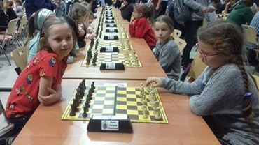 Młodzi szachiści z SP1 najlepsi w województwie i kraju