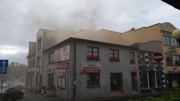 Gryzący dym w centrum Wodzisławia nie daje mieszkańcom oddychać