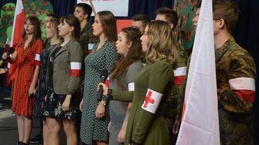 Młodzież ZST śpiewająco świętowała 100-lecie niepodległości