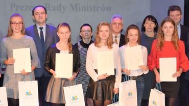 Uczniowie z powiatu otrzymali stypendia od premiera Morawieckiego
