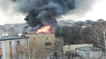 Kłęby dymu nad powiatem. Pożar stodoły w Pszowie