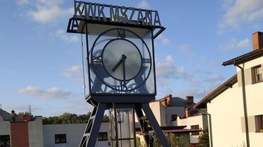 Zegar w kształcie szybu w Mszanie