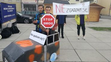 Antysmogowy występ na wodzisławskim rynku – posłuchajcie uczniów PCKZiU