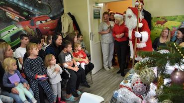Mikołaj w szpitalu odwiedził dzieci