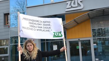 Ciąża niezgodna z ładem społecznym? Matki w całej Polsce protestują przed urzędami ZUS-u