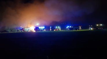 Pożar stogu siana w Lubomi. W akcji brało udział 10 zastępów straży