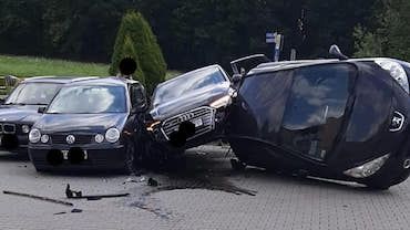 Kolizja czterech aut na wodzisławskim parkingu