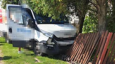 Samochód bez kierowcy spowodował szkody w Czyżowicach