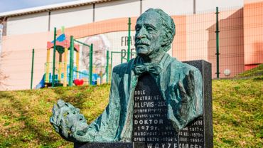 Godów: przy szkole stanął pomnik Franciszka Pieczki