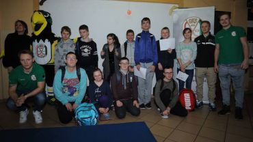 Hokeiści odwiedzili uczniów wodzisławskiego ZPSWR