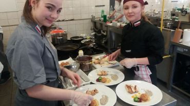 Młodzi kucharze walczyli o tytuł „Wodzisławskiego Mistrza Kuchni Black Box”