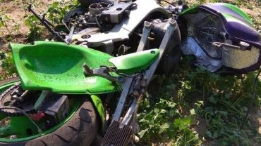 Poważny wypadek motocyklisty i renault w Syryni