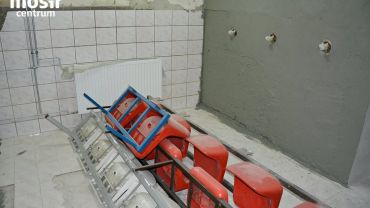 MOSIR CENTRUM: trwa remont szatni i łazienek