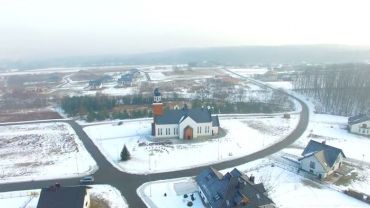 Nieboczowy: nowa i stara wieś z perspektywy drona