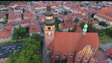 Kościół WNMP w Wodzisławiu i Stare Miasto z lotu ptaka