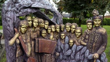 Rzeźba Kokoszyckie Kwiaty Kultury cieszy mieszkańców dzielnicy