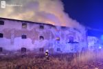Pożar byłego PGR-u w Turzy Śląskiej. Strażacy walczyli z ogniem przez całą noc, 