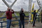 Ślązacy z Czech i Polski spotkali się na moście granicznym, 