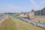 Ciężarówka przewróciła się na A1 w Mszanie, 