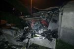 Skrbeńsko: Pijany 20-latek w bmw wbił się w betonowy garaż, 