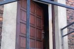 Wybili okno, wyważyli drzwi - wandalizm w Pszowie, FB: Szczep Smoki