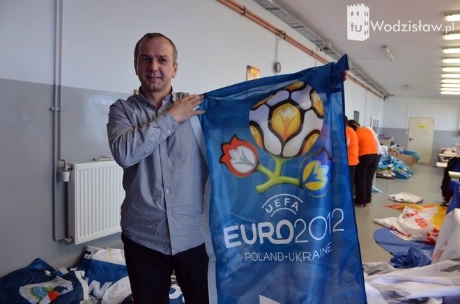 Firma z Wodzisławia wyprodukuje nie tylko flagi z logo Euro, ale i flagi narodowe, które będą wisiały na polskich stadionach